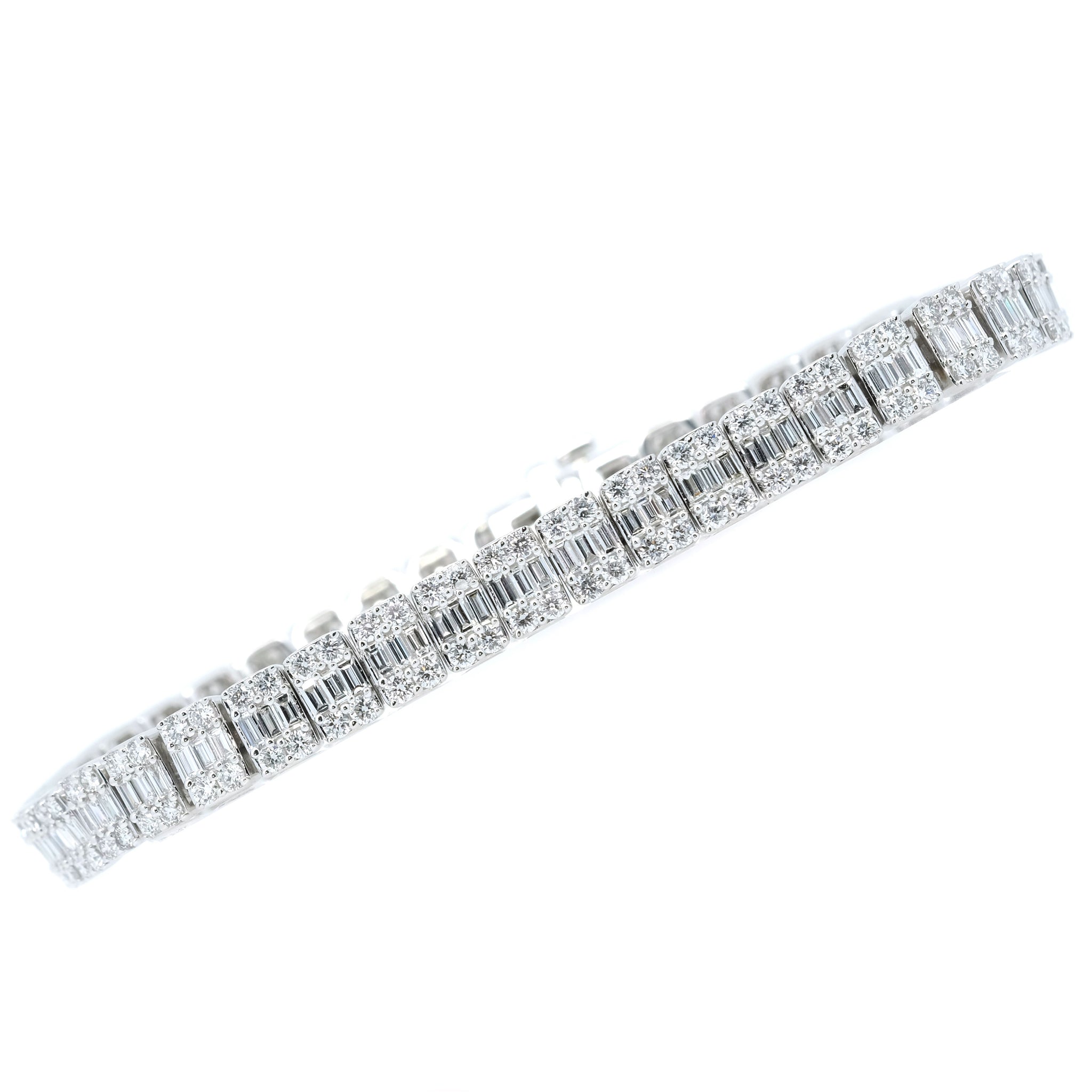 Lot 507 - Diamond tennis bracelet with baguette cut