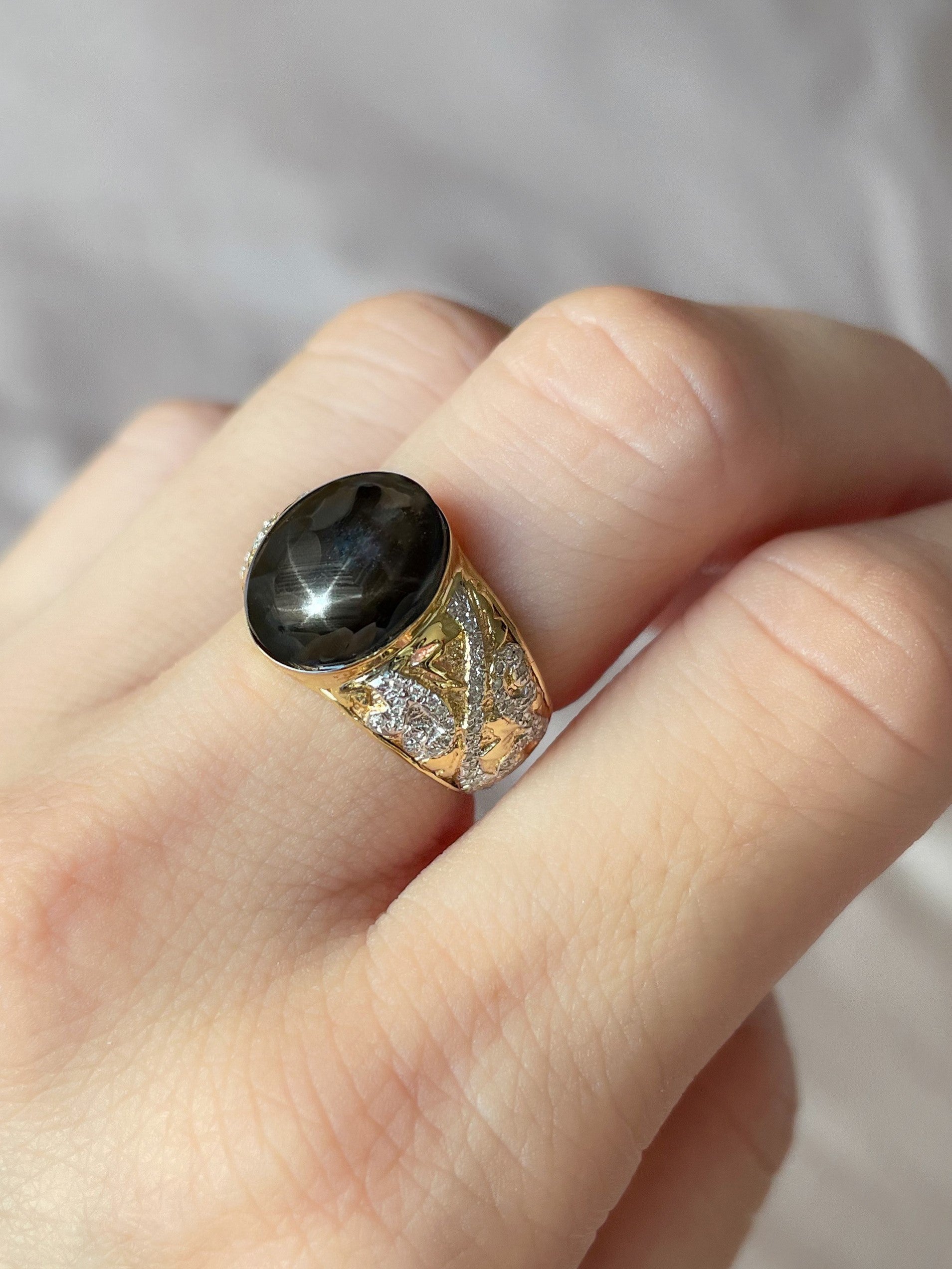 Horizontal Cabochon Black Star Sapphire Ring in 10K White Gold For Men -  Bijouterie Langlois