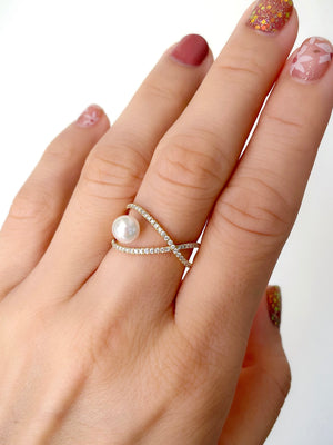 Pearl & Diamond Criss Cross Ring