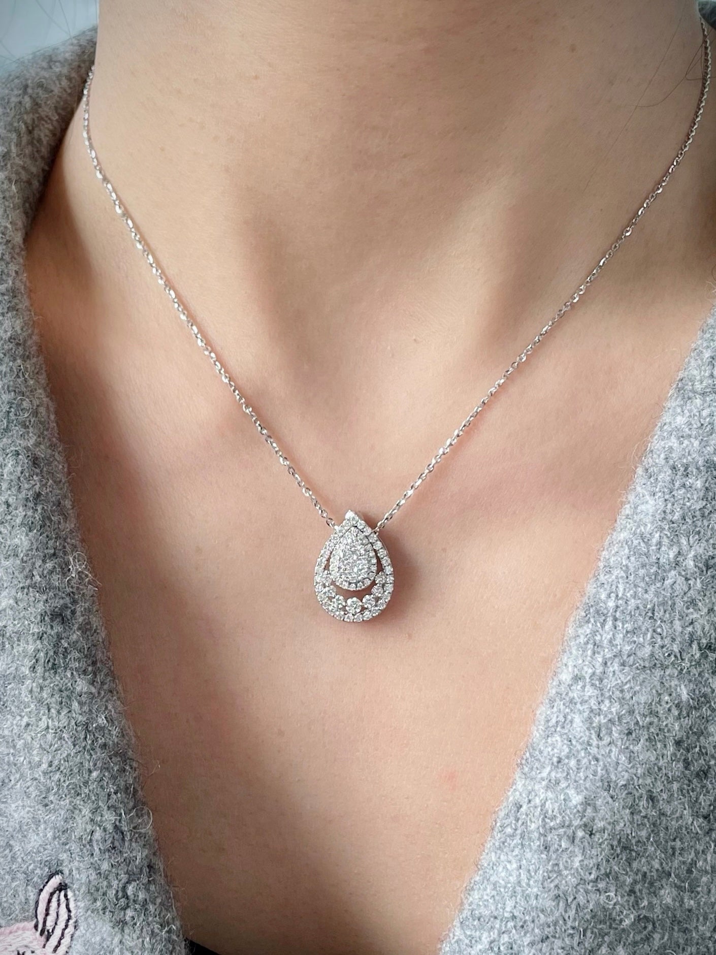 Tear drop diamond pendant Clearance