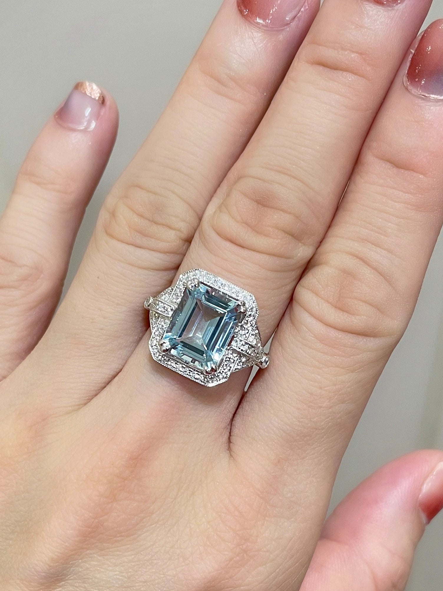 flise kommentar alliance Art Deco Emerald Cut Aquamarine & Diamond Ring - Johnny Jewelry